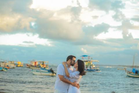 Pôr do sol e amor: Registro emocionante do pedido de casamento de Diogo e Fernanda. Inspire-se com essa história de amor verdadeira.'