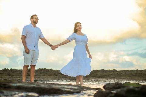 Surpresa em Praia do Forte:-Ba Diogo ajoelha-se para pedir a mão de Fernanda em casamento. Confira os detalhes desse momento especial. Foto da Hora por Waldyr Lantyer'