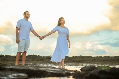 Surpresa em Praia do Forte:-Ba Diogo ajoelha-se para pedir a mão de Fernanda em casamento. Confira os detalhes desse momento especial. Foto da Hora por Waldyr Lantyer'