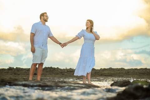 Surpresa em Praia do Forte:-Ba Diogo ajoelha-se para pedir a mão de Fernanda em casamento. Confira os detalhes desse momento especial. Foto da Hora por Waldyr Lantyer'