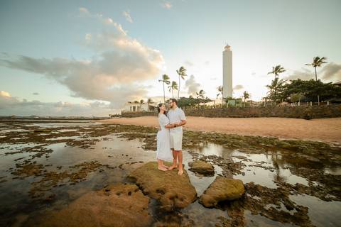 Surpresa em Praia do Forte:-Ba Diogo ajoelha-se para pedir a mão de Fernanda em casamento. Confira os detalhes desse momento especial. Foto da Hora por Waldyr Lantyer'