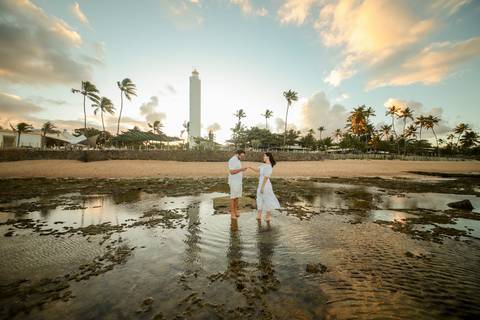 Surpresa em Praia do Forte:-Ba Diogo ajoelha-se para pedir a mão de Fernanda em casamento. Confira os detalhes desse momento especial. Foto da Hora por Waldyr Lantyer'