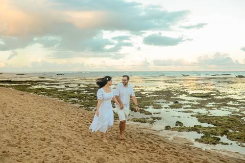 Surpresa em Praia do Forte:-Ba Diogo ajoelha-se para pedir a mão de Fernanda em casamento. Confira os detalhes desse momento especial. Foto da Hora por Waldyr Lantyer'