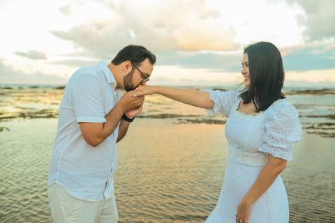 Surpresa em Praia do Forte:-Ba Diogo ajoelha-se para pedir a mão de Fernanda em casamento. Confira os detalhes desse momento especial. Foto da Hora por Waldyr Lantyer'