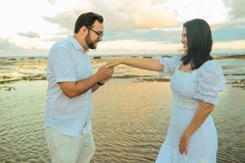 Surpresa em Praia do Forte:-Ba Diogo ajoelha-se para pedir a mão de Fernanda em casamento. Confira os detalhes desse momento especial. Foto da Hora por Waldyr Lantyer'