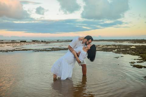 Romance na Bahia: Pedido de casamento surpresa de Diogo para Fernanda em um ensaio fotográfico encantador. Emoção e amor eternizados. Praia do Forte-Ba, Foto da Hora por Waldyr Lantyer'