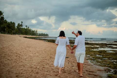 Romance na Bahia: Pedido de casamento surpresa de Diogo para Fernanda em um ensaio fotográfico encantador. Emoção e amor eternizados. Praia do Forte-Ba, Foto da Hora por Waldyr Lantyer'