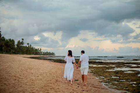 Romance na Bahia: Pedido de casamento surpresa de Diogo para Fernanda em um ensaio fotográfico encantador. Emoção e amor eternizados. Praia do Forte-Ba, Foto da Hora por Waldyr Lantyer'
