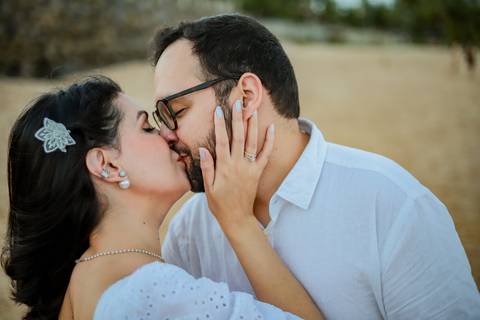 Amor à beira-mar: Diogo pede Fernanda em casamento em um cenário deslumbrante. Fotos que capturam a magia do momento. Praia do Forte-Ba, Foto da Hora por Waldyr Lantyer'
