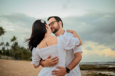 Amor à beira-mar: Diogo pede Fernanda em casamento em um cenário deslumbrante. Fotos que capturam a magia do momento. Praia do Forte-Ba, Foto da Hora por Waldyr Lantyer'