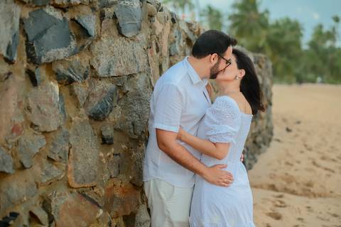 Noivado de conto de fadas: Veja como Diogo surpreendeu Fernanda com um pedido de casamento emocionante em Praia do Forte-Ba. Foto da hora por Waldyr Lantyer'