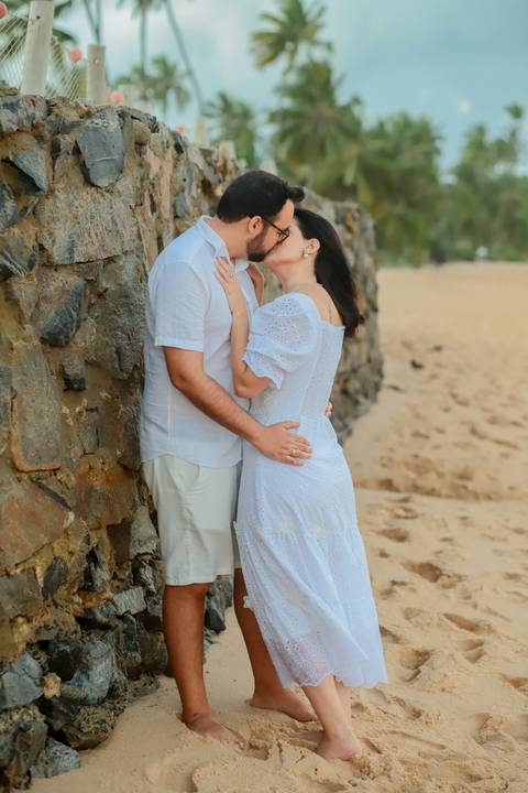 Noivado de conto de fadas: Veja como Diogo surpreendeu Fernanda com um pedido de casamento emocionante em Praia do Forte-Ba. Foto da hora por Waldyr Lantyer'