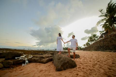 Praia do Forte como cenário: Diogo planeja e executa o pedido de casamento perfeito para Fernanda. Momentos de pura felicidade capturados.'