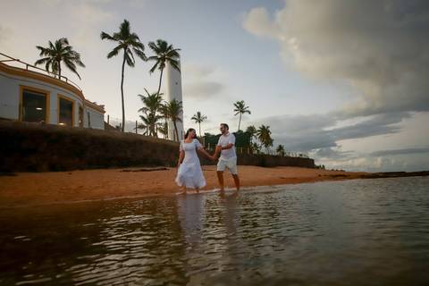 Praia do Forte como cenário: Diogo planeja e executa o pedido de casamento perfeito para Fernanda. Momentos de pura felicidade capturados.'