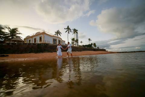 Praia do Forte como cenário: Diogo planeja e executa o pedido de casamento perfeito para Fernanda. Momentos de pura felicidade capturados.'