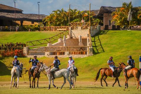 O V Torneio de Ano Novo Polomar trouxe emoção ao Polo Club em Praia do Forte. Um espetáculo de habilidade, estratégia e paixão pelo polo, esporte equestre de grande tradição.'