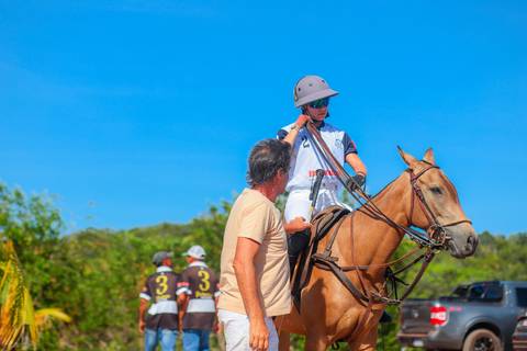 O V Torneio de Ano Novo Polomar trouxe emoção ao Polo Club em Praia do Forte. Um espetáculo de habilidade, estratégia e paixão pelo polo, esporte equestre de grande tradição.'