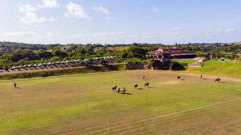 O V Torneio de Ano Novo Polomar trouxe emoção ao Polo Club em Praia do Forte. Um espetáculo de habilidade, estratégia e paixão pelo polo, esporte equestre de grande tradição.