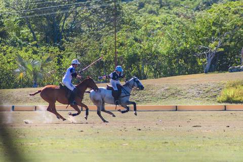 O V Torneio de Ano Novo Polomar trouxe emoção ao Polo Club em Praia do Forte. Um espetáculo de habilidade, estratégia e paixão pelo polo, esporte equestre de grande tradição.O V Torneio de Ano Novo Polomar trouxe emoção ao Polo Club em Praia do Forte. Um '