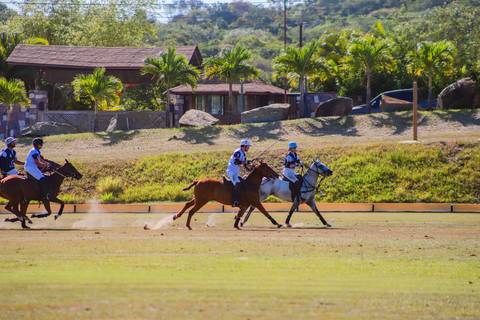 O V Torneio de Ano Novo Polomar trouxe emoção ao Polo Club em Praia do Forte. Um espetáculo de habilidade, estratégia e paixão pelo polo, esporte equestre de grande tradição.'