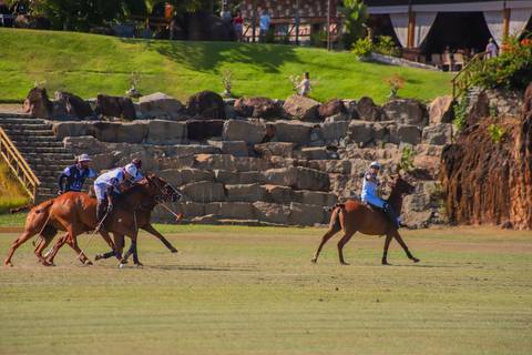 As imagens capturam a força e a elegância do polo. No Polo Club, a tradição e a emoção do esporte equestre brilham no V Torneio Polomar.'