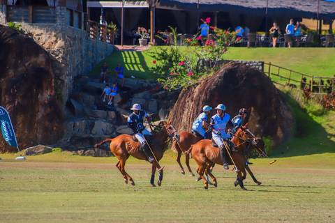 O Polo Club de Praia do Forte reuniu atletas e amantes do polo em um torneio inesquecível. Veja os destaques do V Torneio Polomar!'