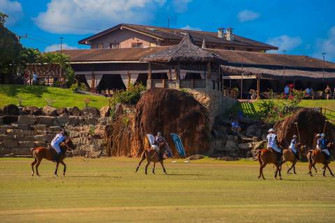 O Polo Club de Praia do Forte reuniu atletas e amantes do polo em um torneio inesquecível. Veja os destaques do V Torneio Polomar!'