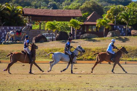 No coração de Praia do Forte, o V Torneio Polomar mostrou a essência do polo. Confira as melhores jogadas e momentos das partidas.No coração de Praia do Forte, o V Torneio Polomar mostrou a essência do polo. Confira as melhores jogadas e momentos das part'