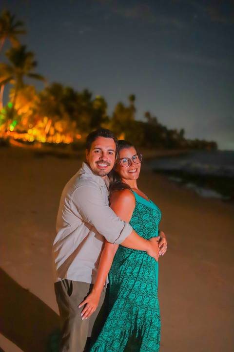 pedido de casamento especial na praia, ensaio fotográfico ao luar, fotógrafo para momentos inesquecíveis Bahia, pedido de casamento ao lado do Projeto Tamar, fotos mágicas na praia de noite, ensaio ao nascer da lua na praia, fotógrafo para pedidos de casa'