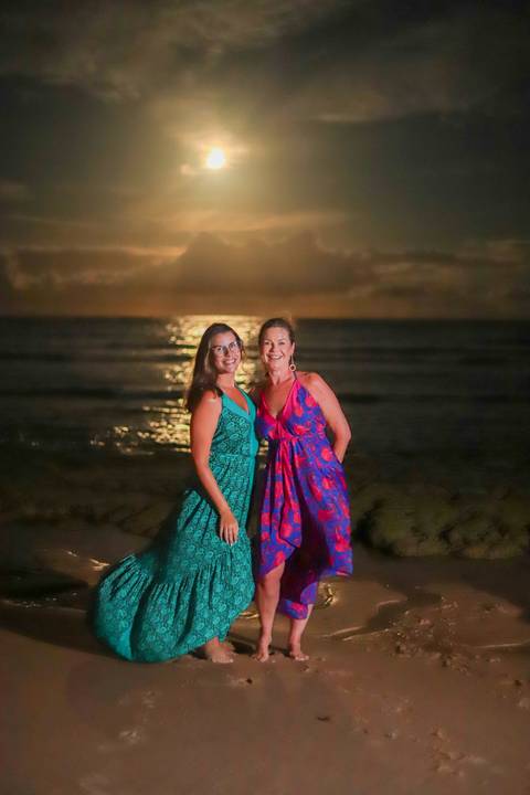 pedido de casamento especial na praia, ensaio fotográfico ao luar, fotógrafo para momentos inesquecíveis Bahia, pedido de casamento ao lado do Projeto Tamar, fotos mágicas na praia de noite, ensaio ao nascer da lua na praia, fotógrafo para pedidos de casa'