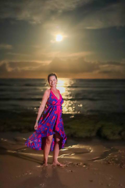 pedido de casamento especial na praia, ensaio fotográfico ao luar, fotógrafo para momentos inesquecíveis Bahia, pedido de casamento ao lado do Projeto Tamar, fotos mágicas na praia de noite, ensaio ao nascer da lua na praia, fotógrafo para pedidos de casa'