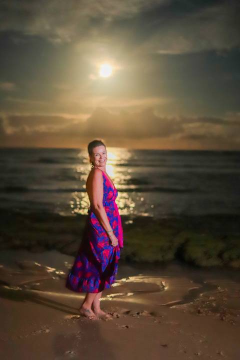 pedido de casamento especial na praia, ensaio fotográfico ao luar, fotógrafo para momentos inesquecíveis Bahia, pedido de casamento ao lado do Projeto Tamar, fotos mágicas na praia de noite, ensaio ao nascer da lua na praia, fotógrafo para pedidos de casa'