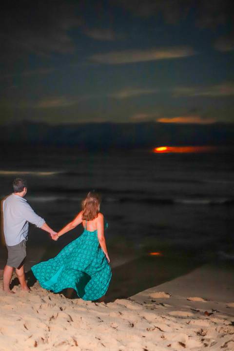 fotografia de casamento Praia do Forte, ensaio fotográfico pedido de casamento Bahia, fotos de casamento ao nascer da lua, fotógrafo em Praia do Forte Bahia, pedido de casamento surpresa na praia, ensaio romântico Praia do Forte, fotos de casal ao lado do'