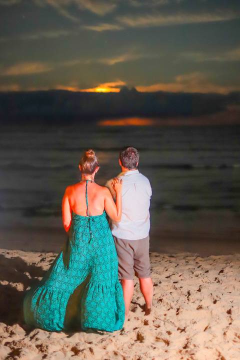 fotografia de casamento Praia do Forte, ensaio fotográfico pedido de casamento Bahia, fotos de casamento ao nascer da lua, fotógrafo em Praia do Forte Bahia, pedido de casamento surpresa na praia, ensaio romântico Praia do Forte, fotos de casal ao lado do'