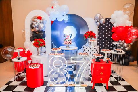 Fotógrafo de aniversário em Portugal – registe momentos especiais com fotografias profissionais.
Sessão fotográfica de aniversário em Lisboa – celebre o seu dia com imagens incríveis.
Fotografias de aniversário no Porto – captamos a emoção do seu momento '