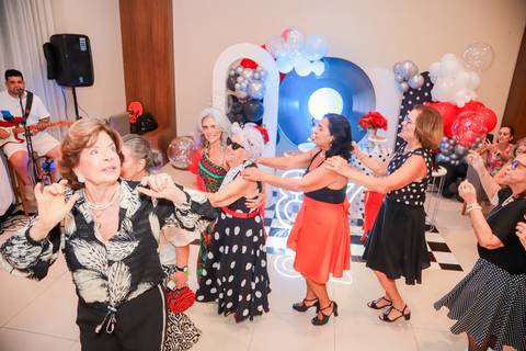 Como garantir fotografias incríveis do seu aniversário? Deixe a fotografia connosco!
Contrate um fotógrafo profissional para captar cada detalhe da sua festa.
Imagens de aniversário que contam a sua história – fotógrafo em Portugal.
Fotografia de festas e'