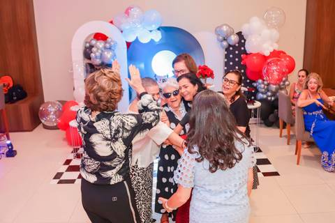 Como garantir fotografias incríveis do seu aniversário? Deixe a fotografia connosco!
Contrate um fotógrafo profissional para captar cada detalhe da sua festa.
Imagens de aniversário que contam a sua história – fotógrafo em Portugal.
Fotografia de festas e'