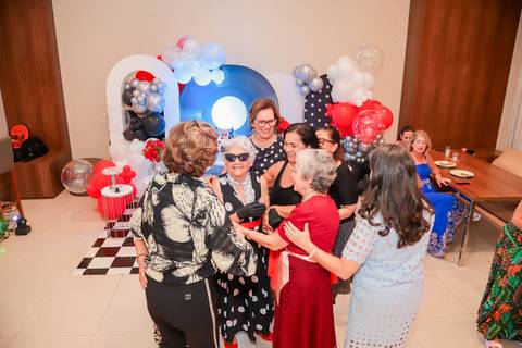 Como garantir fotografias incríveis do seu aniversário? Deixe a fotografia connosco!
Contrate um fotógrafo profissional para captar cada detalhe da sua festa.
Imagens de aniversário que contam a sua história – fotógrafo em Portugal.
Fotografia de festas e'