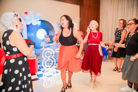 Como garantir fotografias incríveis do seu aniversário? Deixe a fotografia connosco!
Contrate um fotógrafo profissional para captar cada detalhe da sua festa.
Imagens de aniversário que contam a sua história – fotógrafo em Portugal.
Fotografia de festas e'