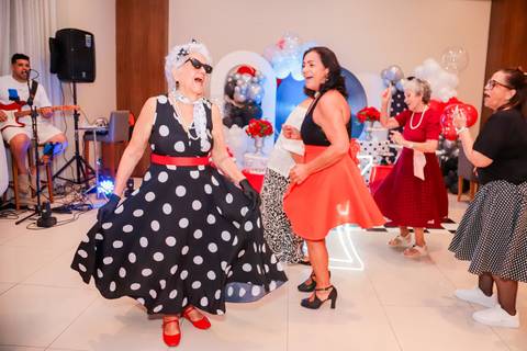 Como garantir fotografias incríveis do seu aniversário? Deixe a fotografia connosco!
Contrate um fotógrafo profissional para captar cada detalhe da sua festa.
Imagens de aniversário que contam a sua história – fotógrafo em Portugal.
Fotografia de festas e'