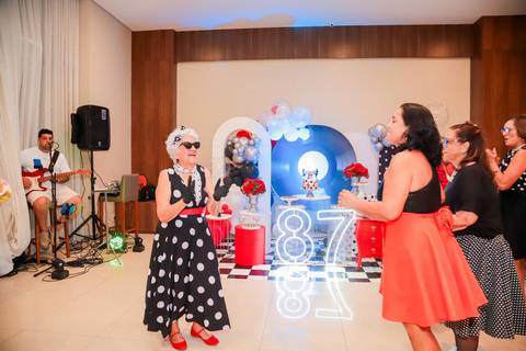 Como garantir fotografias incríveis do seu aniversário? Deixe a fotografia connosco!
Contrate um fotógrafo profissional para captar cada detalhe da sua festa.
Imagens de aniversário que contam a sua história – fotógrafo em Portugal.
Fotografia de festas e'