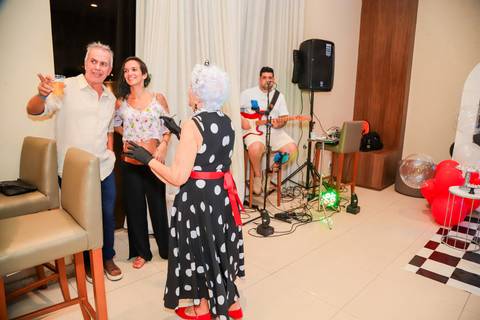 Como garantir fotografias incríveis do seu aniversário? Deixe a fotografia connosco!
Contrate um fotógrafo profissional para captar cada detalhe da sua festa.
Imagens de aniversário que contam a sua história – fotógrafo em Portugal.
Fotografia de festas e'