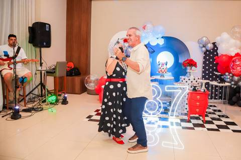 Como garantir fotografias incríveis do seu aniversário? Deixe a fotografia connosco!
Contrate um fotógrafo profissional para captar cada detalhe da sua festa.
Imagens de aniversário que contam a sua história – fotógrafo em Portugal.
Fotografia de festas e'