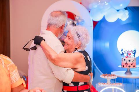 Como garantir fotografias incríveis do seu aniversário? Deixe a fotografia connosco!
Contrate um fotógrafo profissional para captar cada detalhe da sua festa.
Imagens de aniversário que contam a sua história – fotógrafo em Portugal.
Fotografia de festas e'