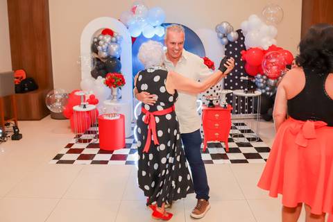 Como garantir fotografias incríveis do seu aniversário? Deixe a fotografia connosco!
Contrate um fotógrafo profissional para captar cada detalhe da sua festa.
Imagens de aniversário que contam a sua história – fotógrafo em Portugal.
Fotografia de festas e'