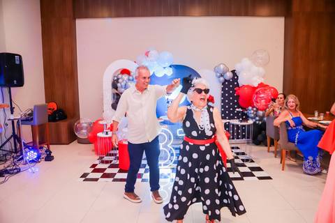 Como garantir fotografias incríveis do seu aniversário? Deixe a fotografia connosco!
Contrate um fotógrafo profissional para captar cada detalhe da sua festa.
Imagens de aniversário que contam a sua história – fotógrafo em Portugal.
Fotografia de festas e'