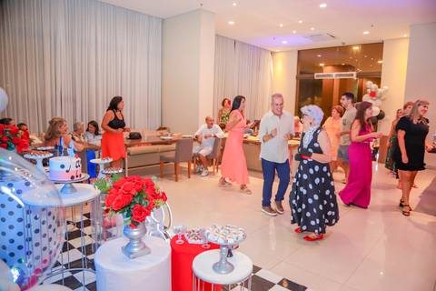 Como garantir fotografias incríveis do seu aniversário? Deixe a fotografia connosco!
Contrate um fotógrafo profissional para captar cada detalhe da sua festa.
Imagens de aniversário que contam a sua história – fotógrafo em Portugal.
Fotografia de festas e'