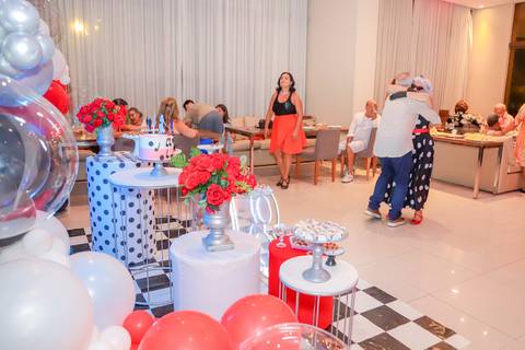 Como garantir fotografias incríveis do seu aniversário? Deixe a fotografia connosco!
Contrate um fotógrafo profissional para captar cada detalhe da sua festa.
Imagens de aniversário que contam a sua história – fotógrafo em Portugal.
Fotografia de festas e'