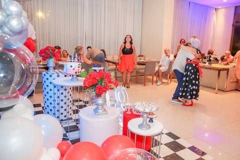 Como garantir fotografias incríveis do seu aniversário? Deixe a fotografia connosco!
Contrate um fotógrafo profissional para captar cada detalhe da sua festa.
Imagens de aniversário que contam a sua história – fotógrafo em Portugal.
Fotografia de festas e'