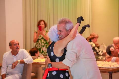 Como garantir fotografias incríveis do seu aniversário? Deixe a fotografia connosco!
Contrate um fotógrafo profissional para captar cada detalhe da sua festa.
Imagens de aniversário que contam a sua história – fotógrafo em Portugal.
Fotografia de festas e'